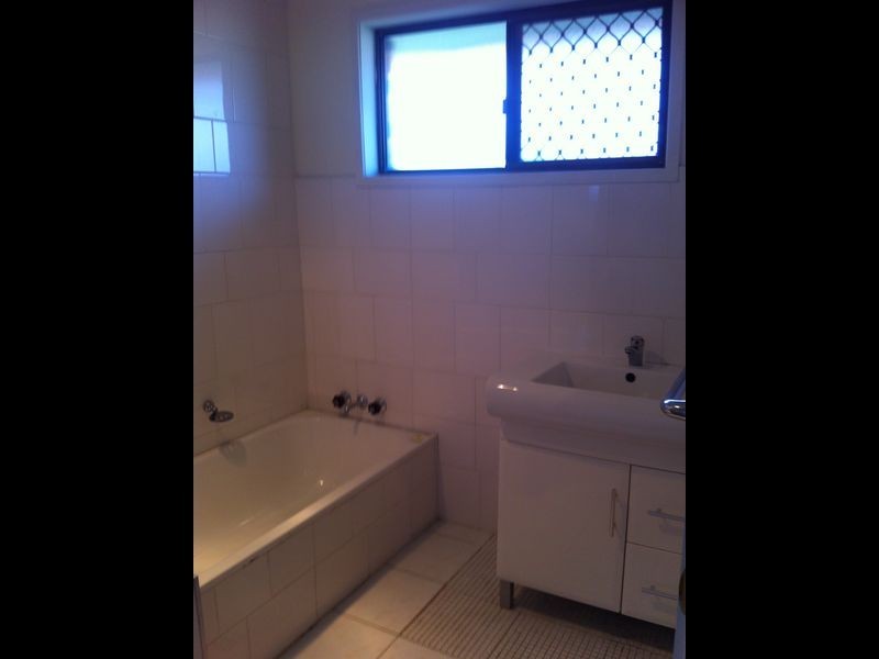 24 Grebe Place, Burleigh Waters QLD 4220