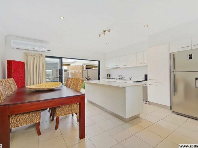 18 South Bay Drive, Varsity Lakes QLD 4227
