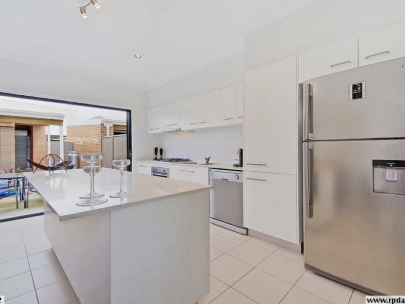 18 South Bay Drive, Varsity Lakes QLD 4227