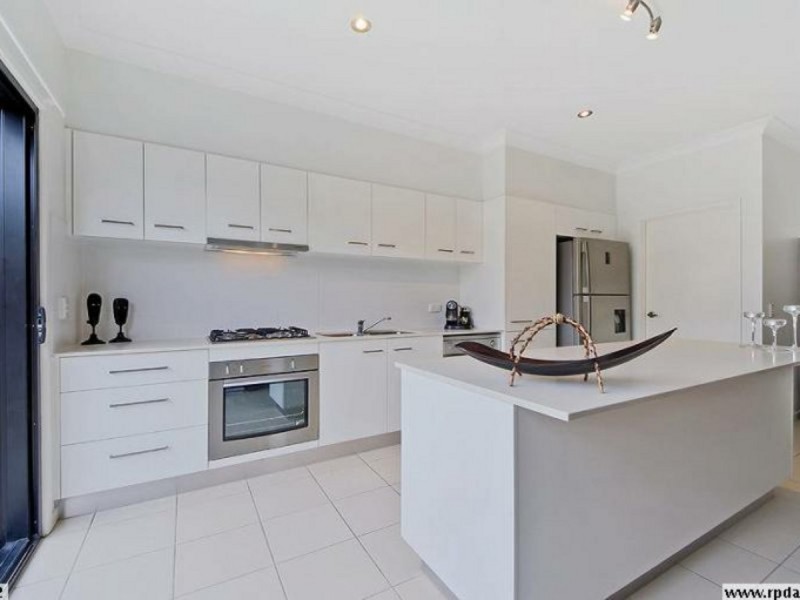 18 South Bay Drive, Varsity Lakes QLD 4227
