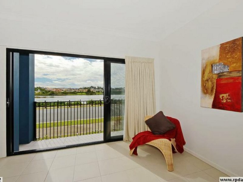 18 South Bay Drive, Varsity Lakes QLD 4227