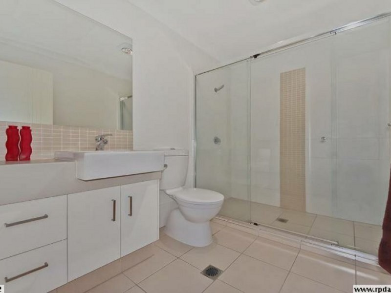 18 South Bay Drive, Varsity Lakes QLD 4227