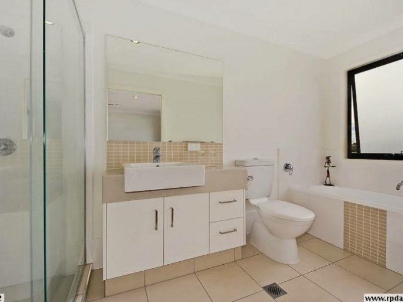 18 South Bay Drive, Varsity Lakes QLD 4227