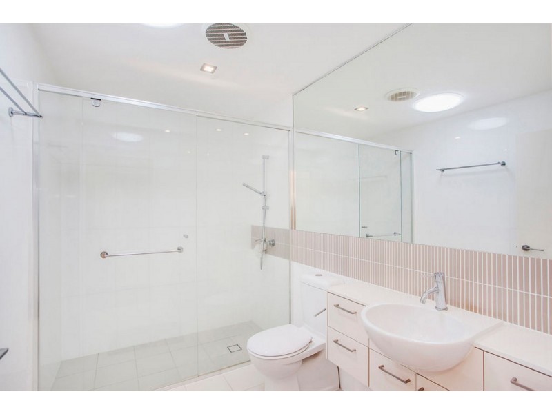 701 North Hill Drive, Robina QLD 4226