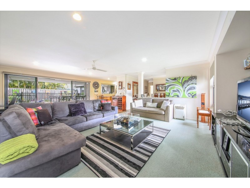 42 Seville Circuit, Burleigh Waters QLD 4220
