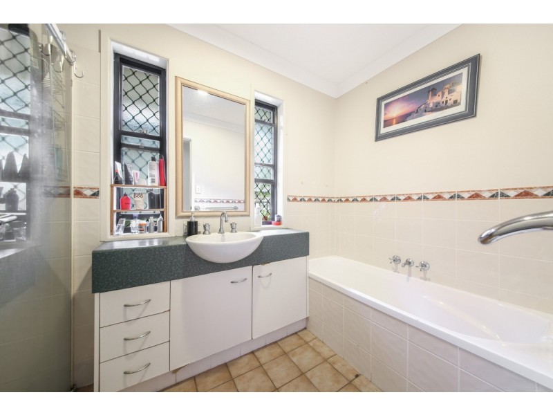 42 Seville Circuit, Burleigh Waters QLD 4220