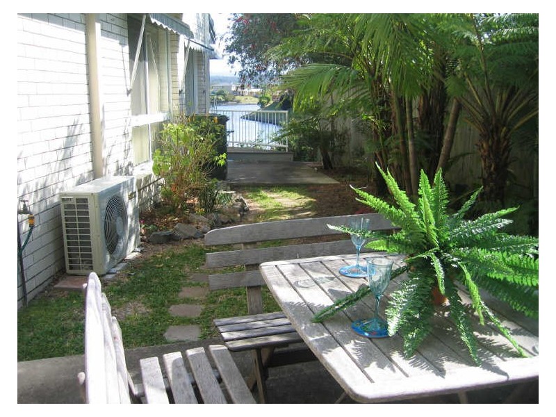 2/270 Christine Avenue, Burleigh Heads QLD 4220