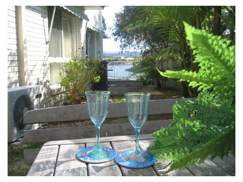 2/270 Christine Avenue, Burleigh Heads QLD 4220