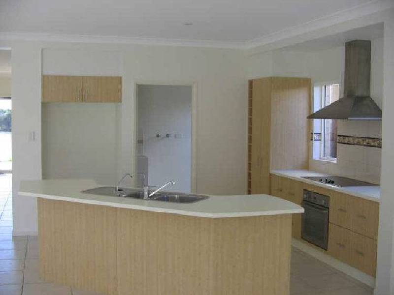 3 Moyenne Crescent, Varsity Lakes QLD 4227