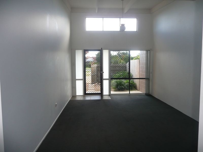 2/16 Crimson Court, Miami QLD 4220