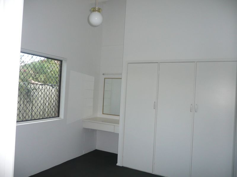 2/16 Crimson Court, Miami QLD 4220