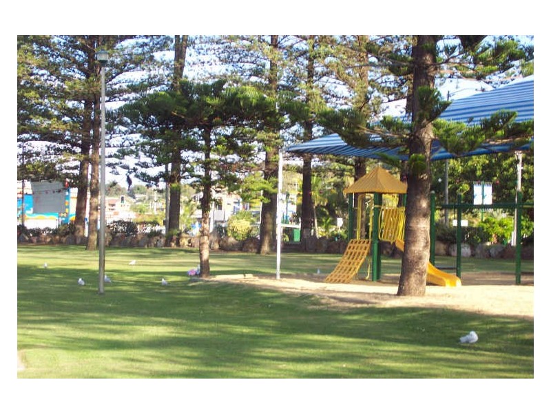 1/4 Hayle Street, Burleigh Heads QLD 4220