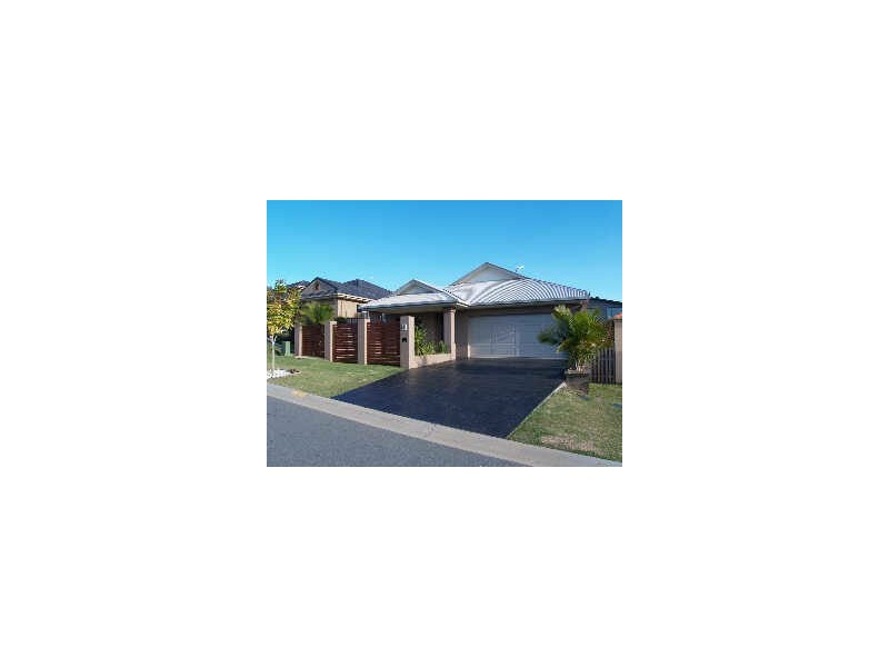 6 Lantau Cres, Varsity Lakes QLD 4227