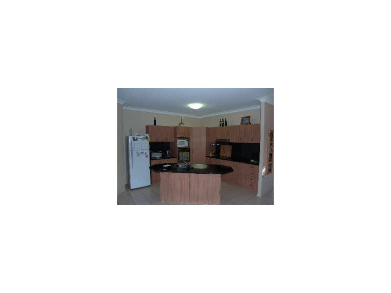 6 Lantau Cres, Varsity Lakes QLD 4227