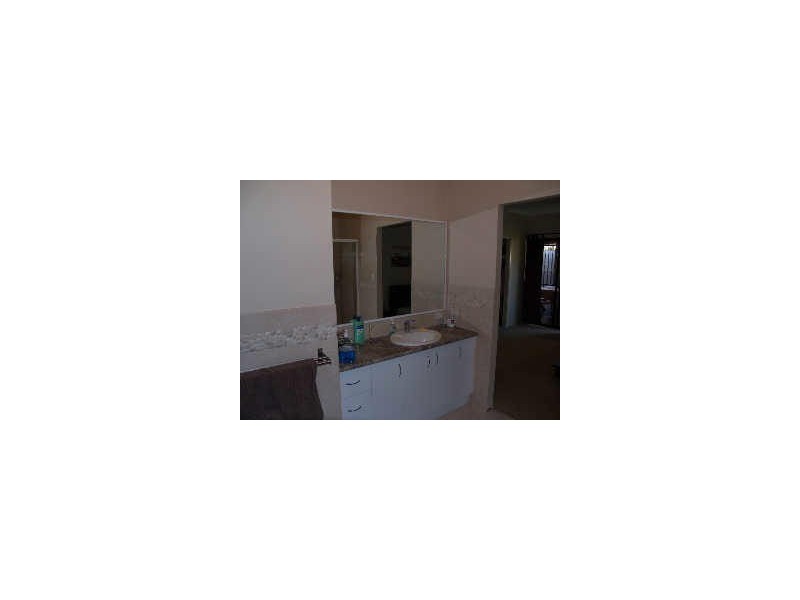 6 Lantau Cres, Varsity Lakes QLD 4227