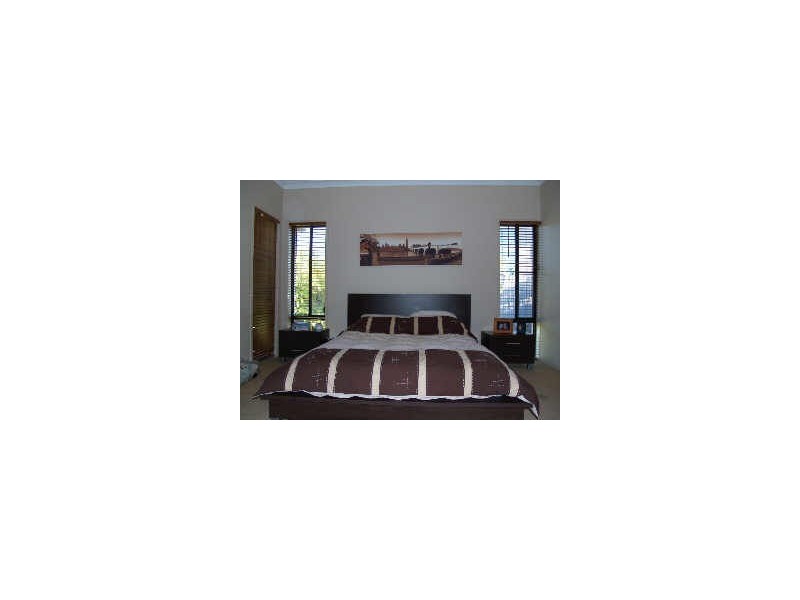 6 Lantau Cres, Varsity Lakes QLD 4227