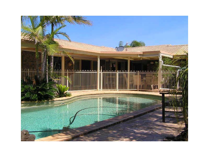 7 Silkyoak Court, Burleigh Waters QLD 4220