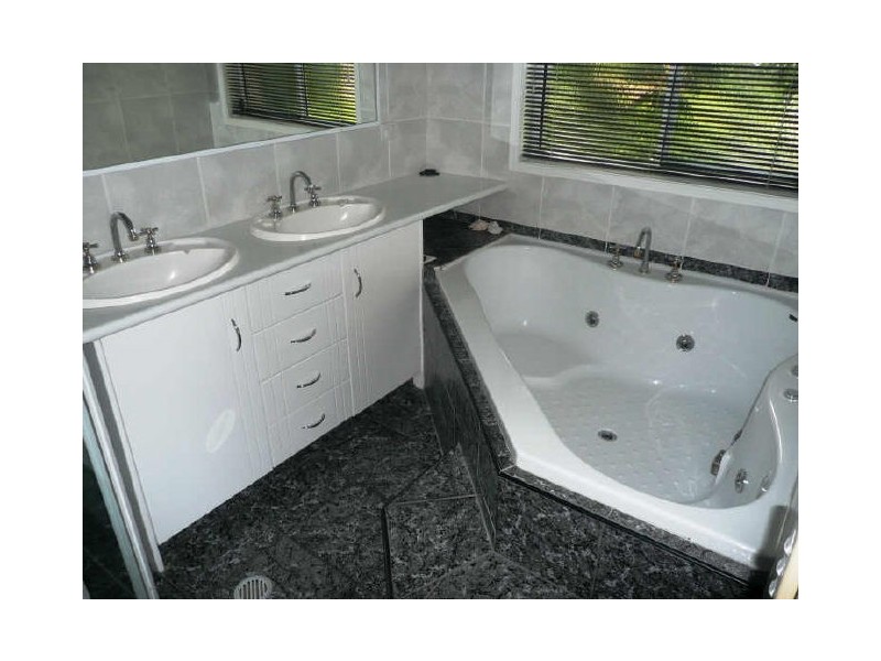 25 Gainsborough Drive, Varsity Lakes QLD 4227