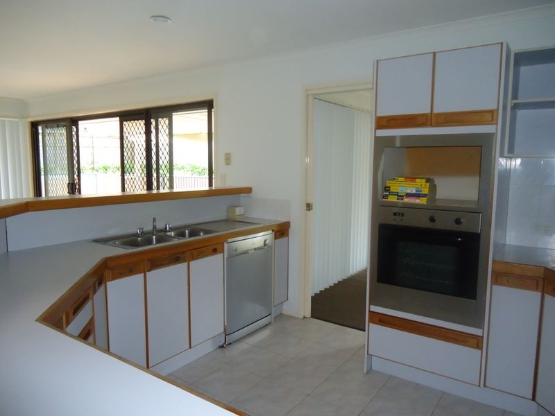 12 Beauty Point Drive, Robina QLD 4226