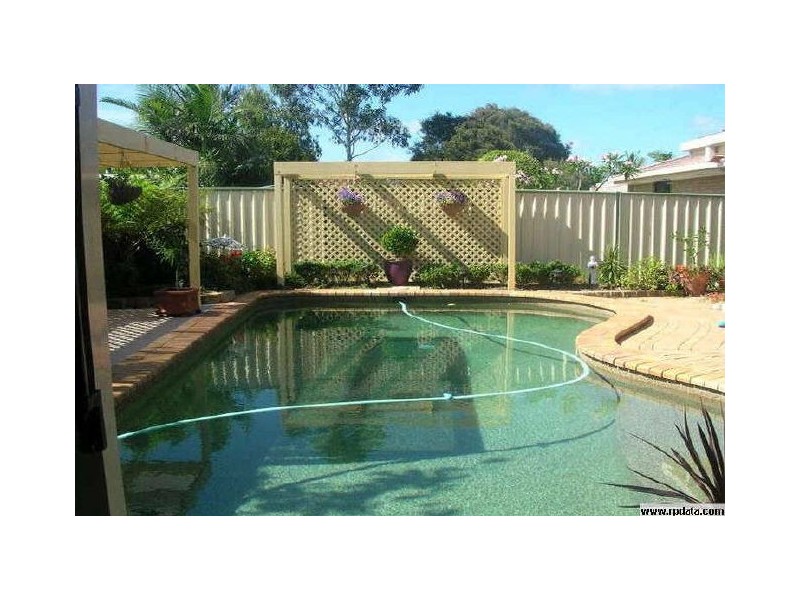8 Woodstone Court, Varsity Lakes QLD 4227