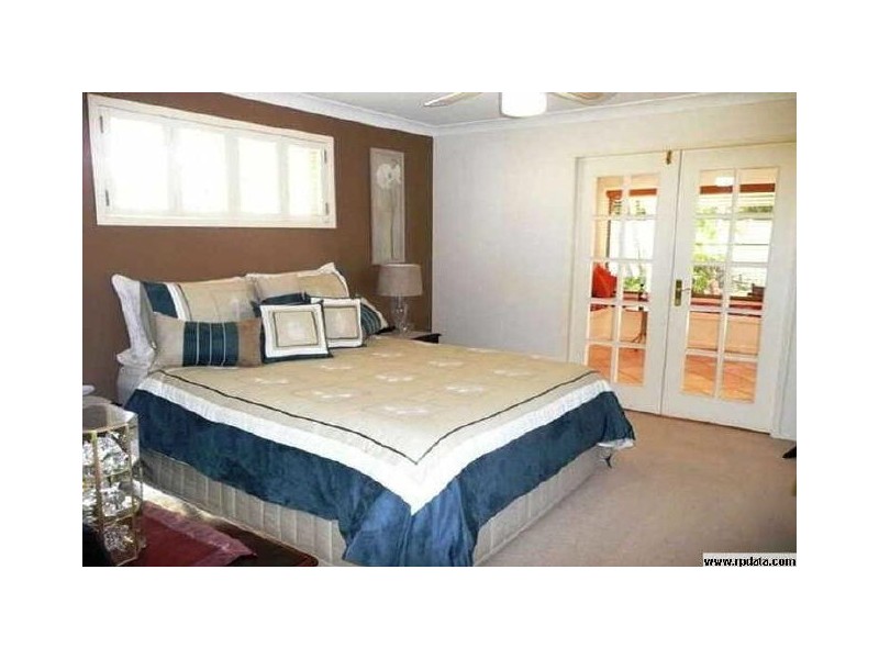 8 Woodstone Court, Varsity Lakes QLD 4227