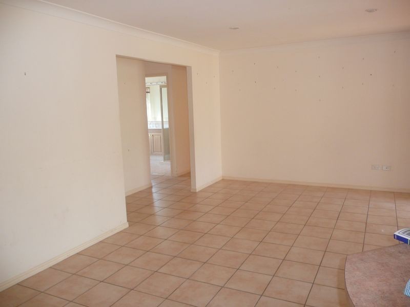 27 Yodelay Street, Varsity Lakes QLD 4227