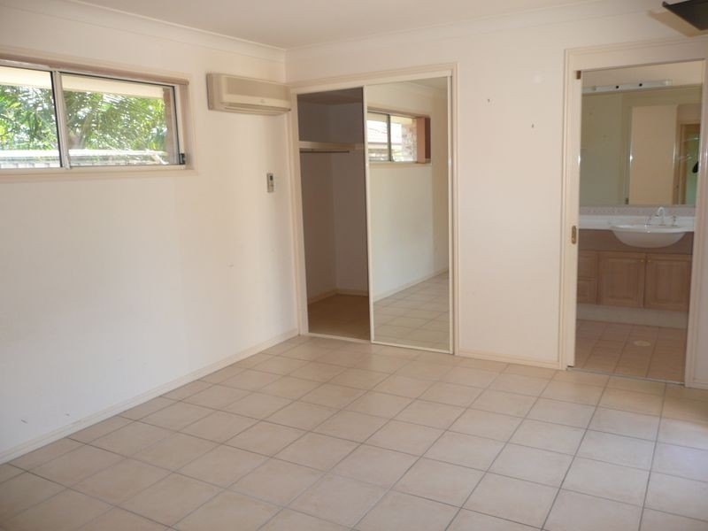 27 Yodelay Street, Varsity Lakes QLD 4227