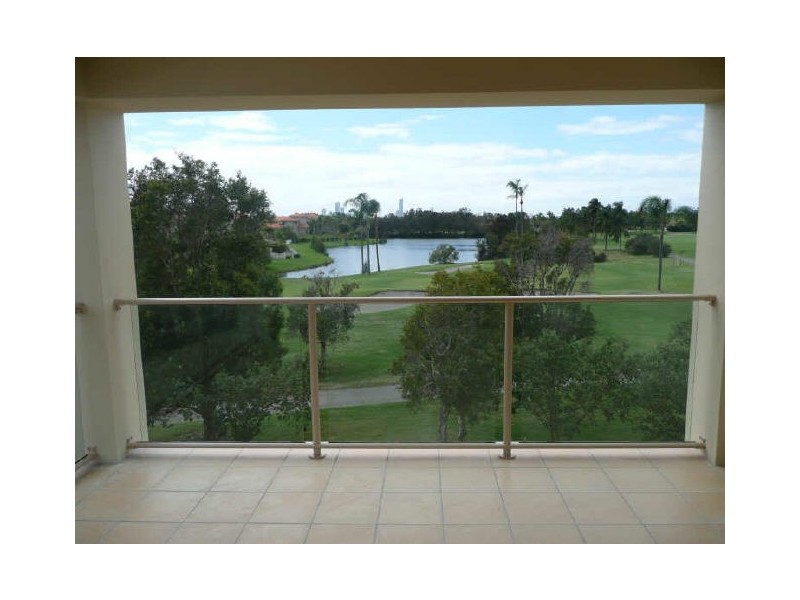 12/145 ‘Inner Circle’ Palm Meadows Dr, Carrara QLD 4211