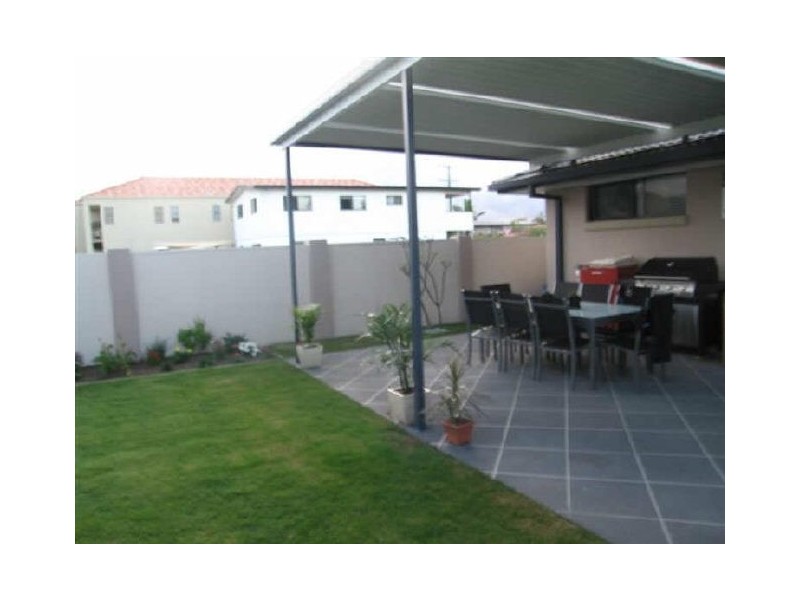 26 Dawn Parade, Miami QLD 4220