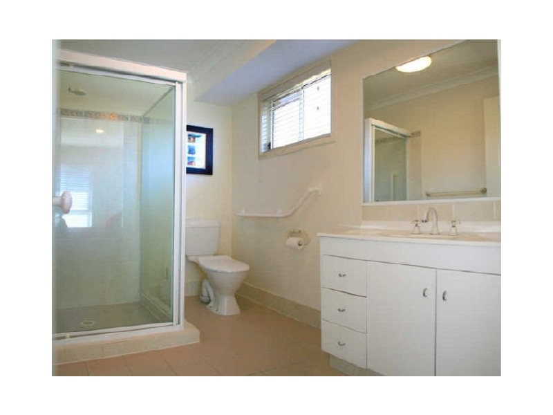18 Nuthatch Street, Burleigh Waters QLD 4220