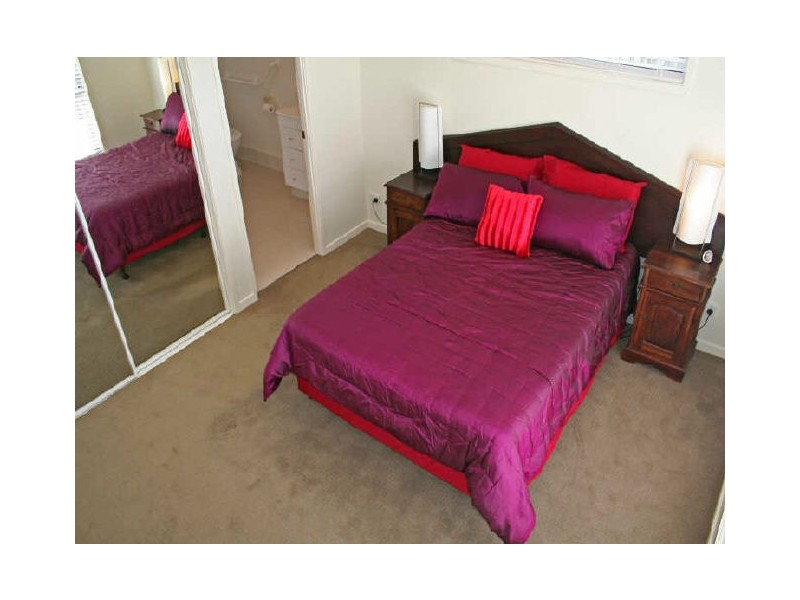 18 Nuthatch Street, Burleigh Waters QLD 4220