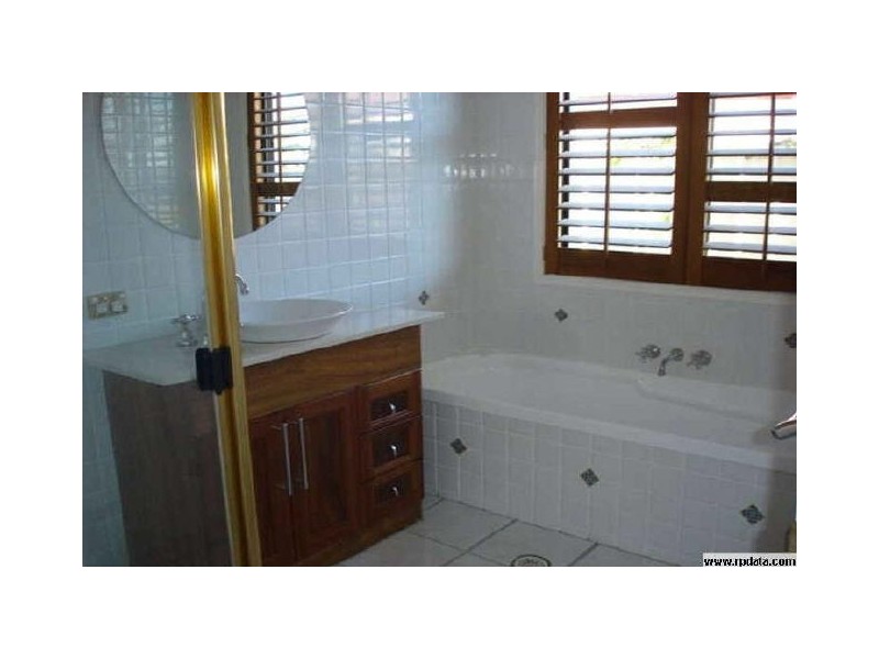 134 Dunlin Drive, Burleigh Waters QLD 4220