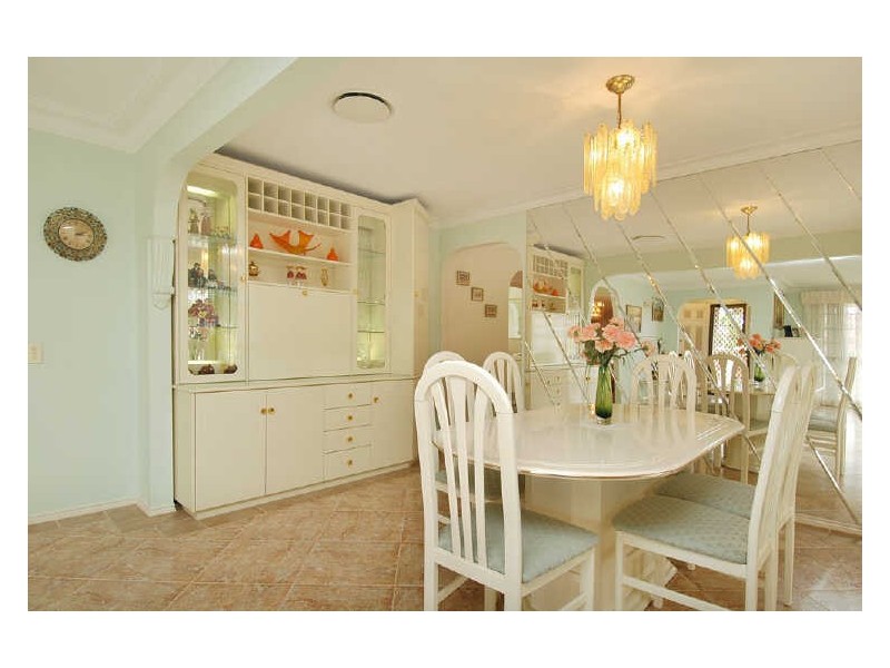 33 Dunlin Drive, Burleigh Waters QLD 4220