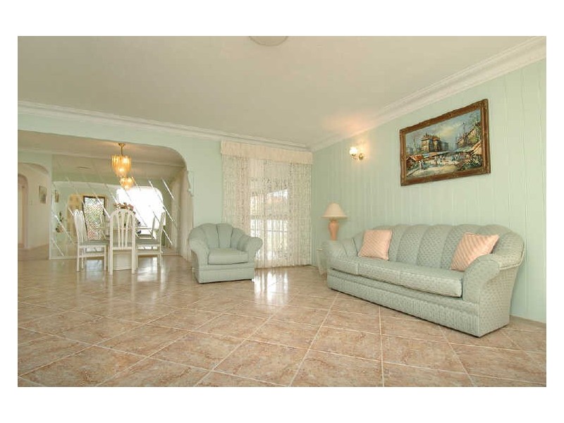 33 Dunlin Drive, Burleigh Waters QLD 4220