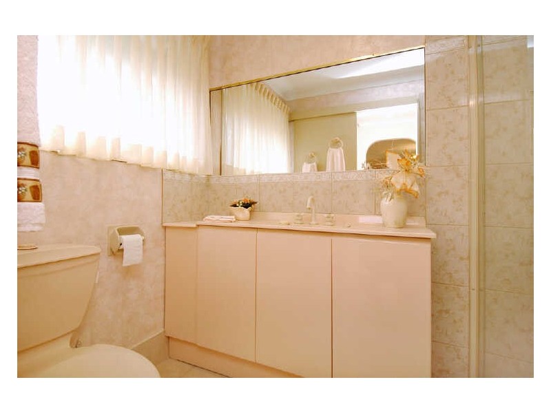 33 Dunlin Drive, Burleigh Waters QLD 4220