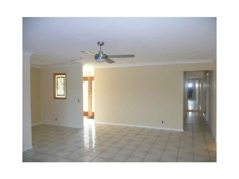 11 Silvabank Drive, Varsity Lakes QLD 4227