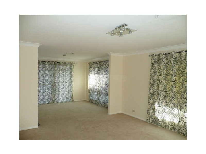 11 Silvabank Drive, Varsity Lakes QLD 4227