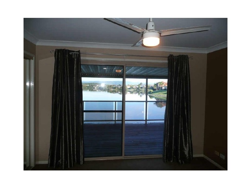 11 Silvabank Drive, Varsity Lakes QLD 4227