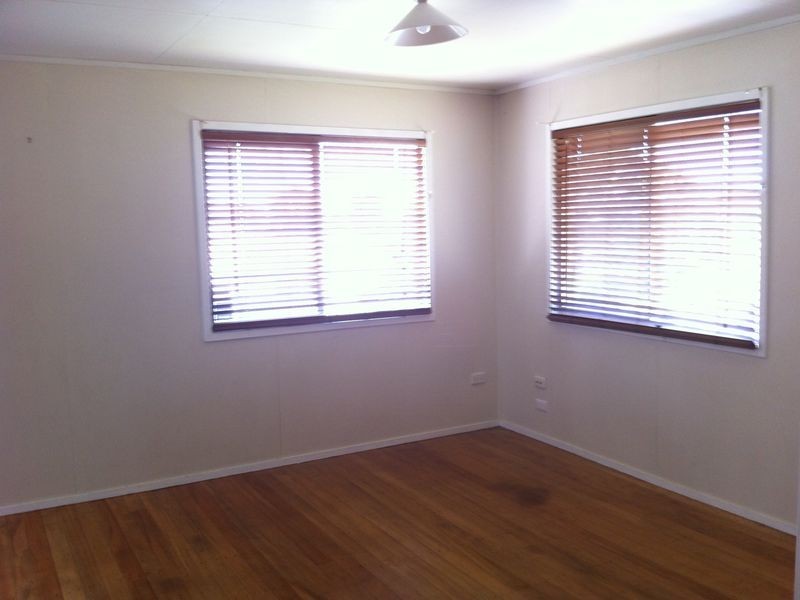 4 Hedge Row, Varsity Lakes QLD 4227