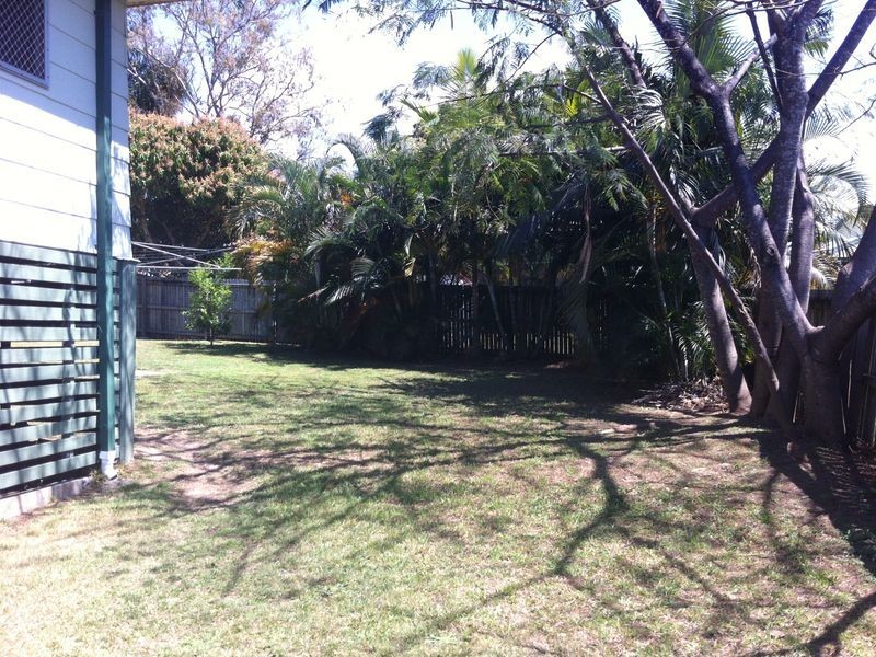 4 Hedge Row, Varsity Lakes QLD 4227