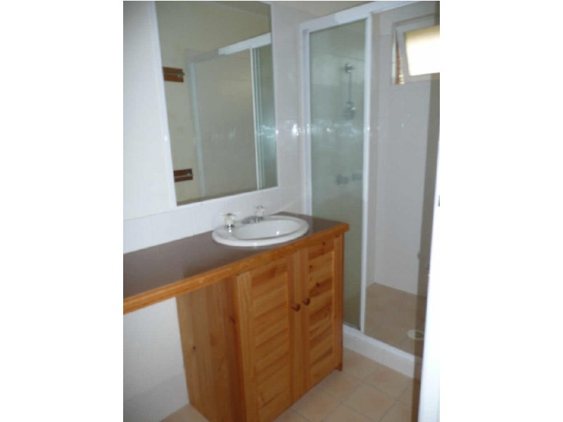 2/24 Bullimah Ave, Burleigh Heads QLD 4220