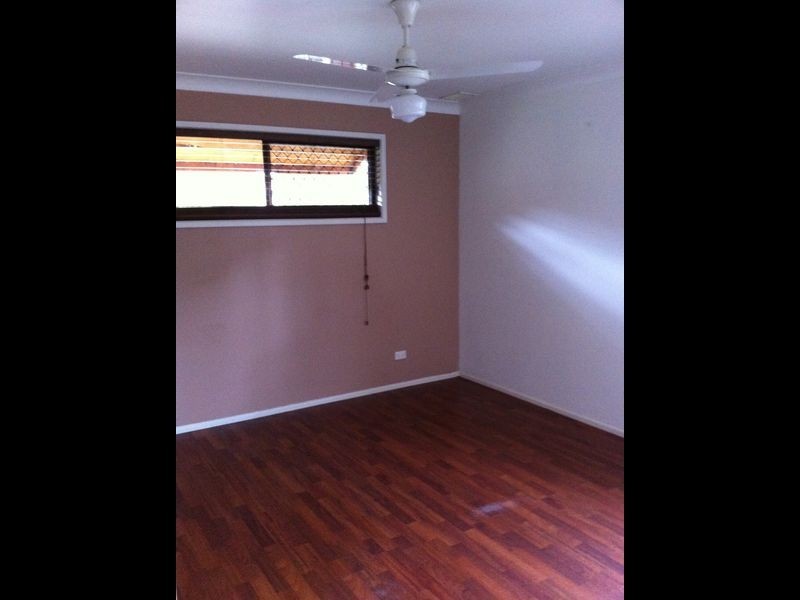 1/4 Shrike Ct, Burleigh Waters QLD 4220