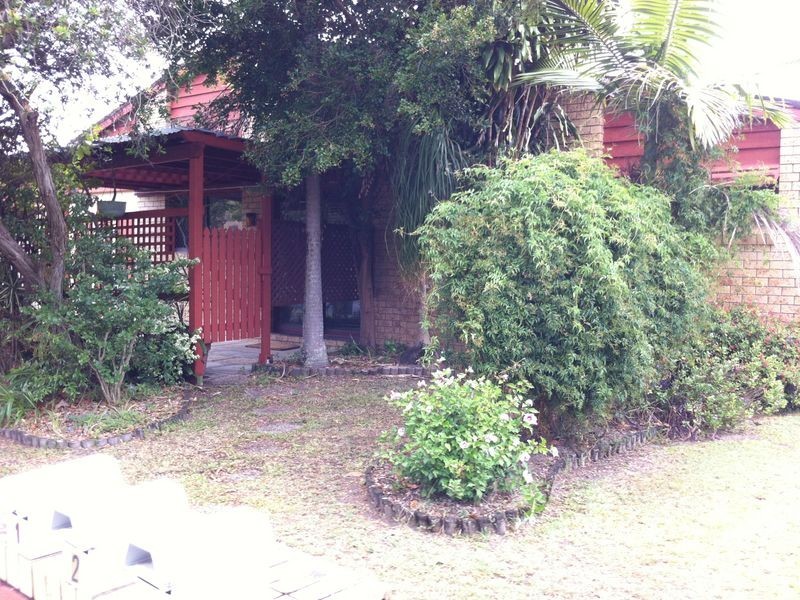 1/4 Shrike Ct, Burleigh Waters QLD 4220