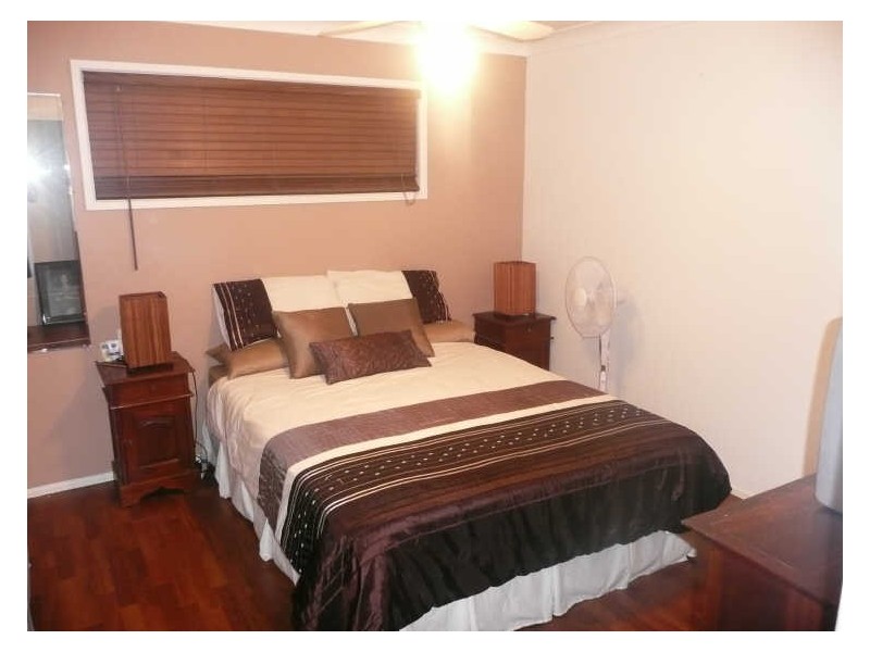 1/4 Shrike Ct, Burleigh Waters QLD 4220