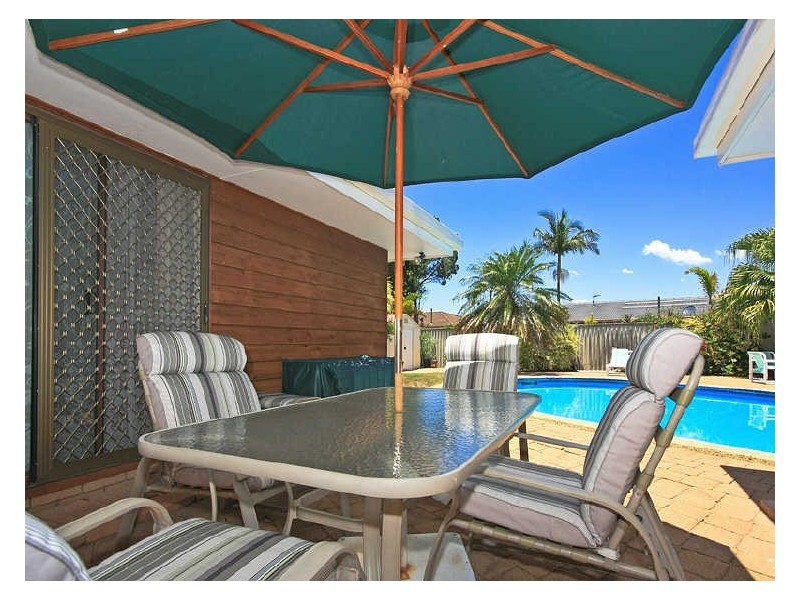 11 Spoonbill Court, Burleigh Waters QLD 4220