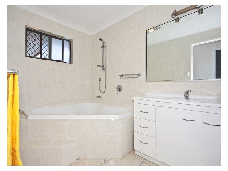 11 Spoonbill Court, Burleigh Waters QLD 4220