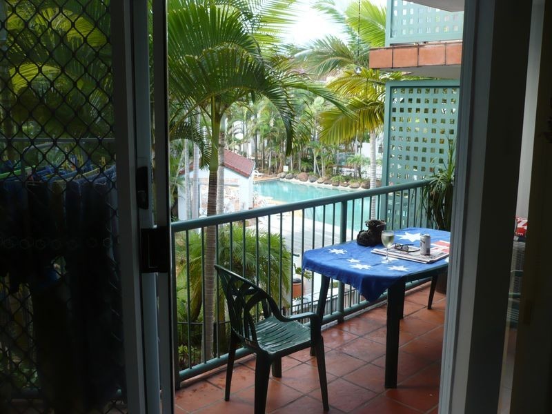 24/7 Redondo Avenue, Miami QLD 4220