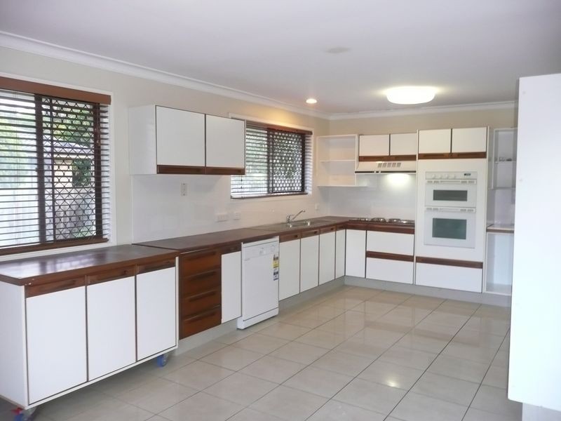 5 Barberry Court, Palm Beach QLD 4221