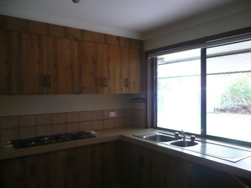 18 Redleaf Court, Burleigh Waters QLD 4220