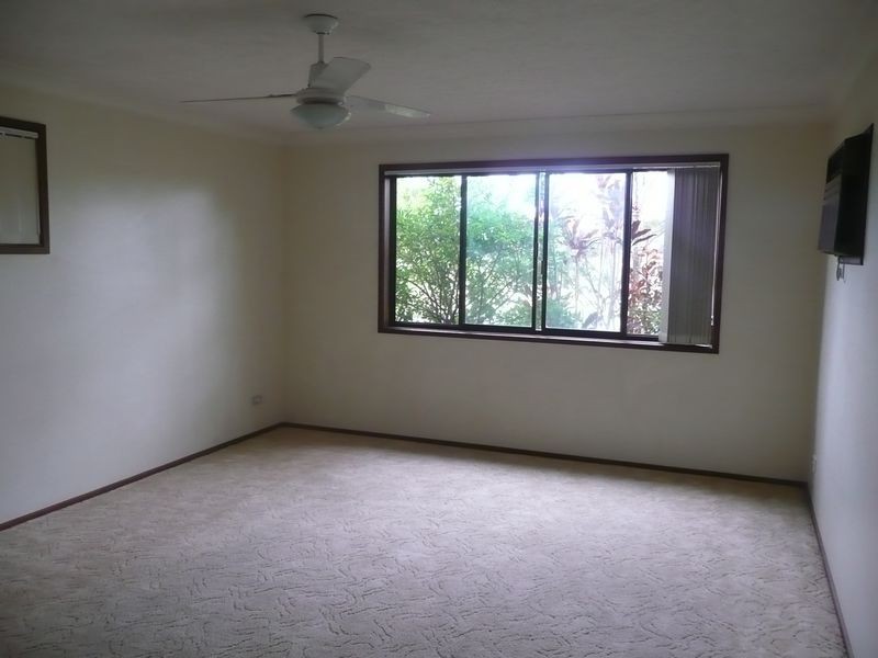 18 Redleaf Court, Burleigh Waters QLD 4220